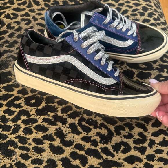 Vans - Picture 9 of 9